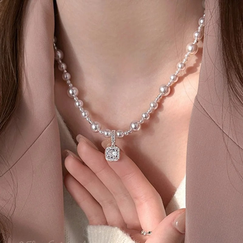 New Manta Rose Pearl Necklace Summer Women High-end Light Luxury Simple Sugar Cube Zircon Pendant Collarbone Chain