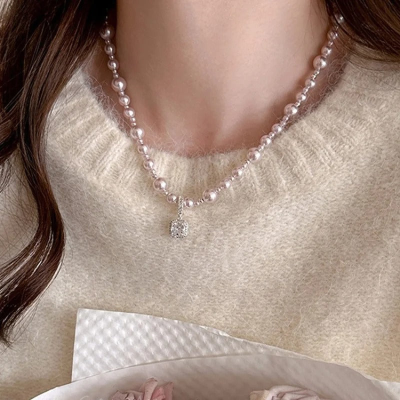 New Manta Rose Pearl Necklace Summer Women High-end Light Luxury Simple Sugar Cube Zircon Pendant Collarbone Chain