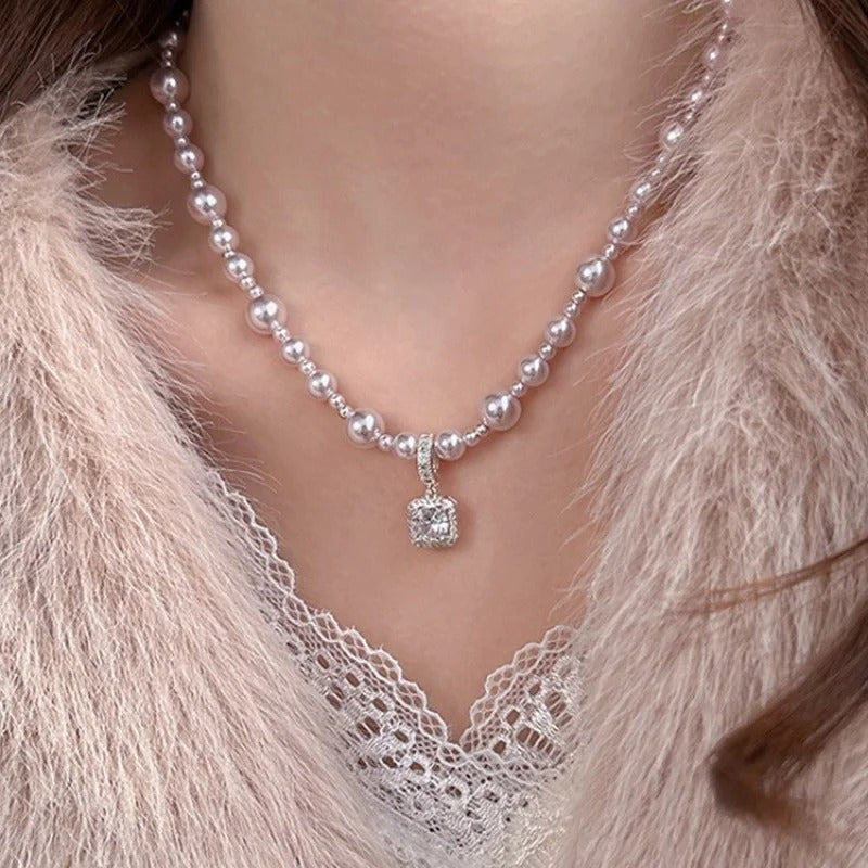 New Manta Rose Pearl Necklace Summer Women High-end Light Luxury Simple Sugar Cube Zircon Pendant Collarbone Chain