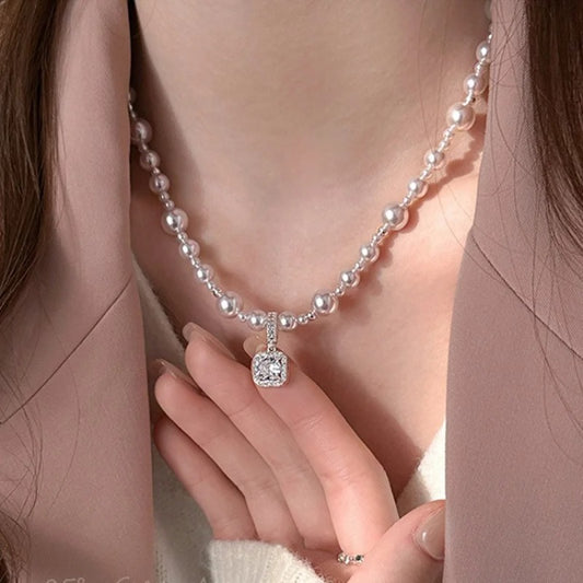 New Manta Rose Pearl Necklace Summer Women High-end Light Luxury Simple Sugar Cube Zircon Pendant Collarbone Chain